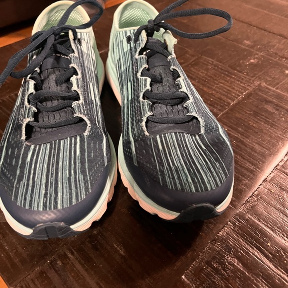 Women’s Under Armour size 9 - Picture 2 of 7